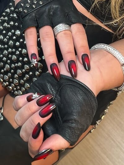 aura nails sydney sweeney